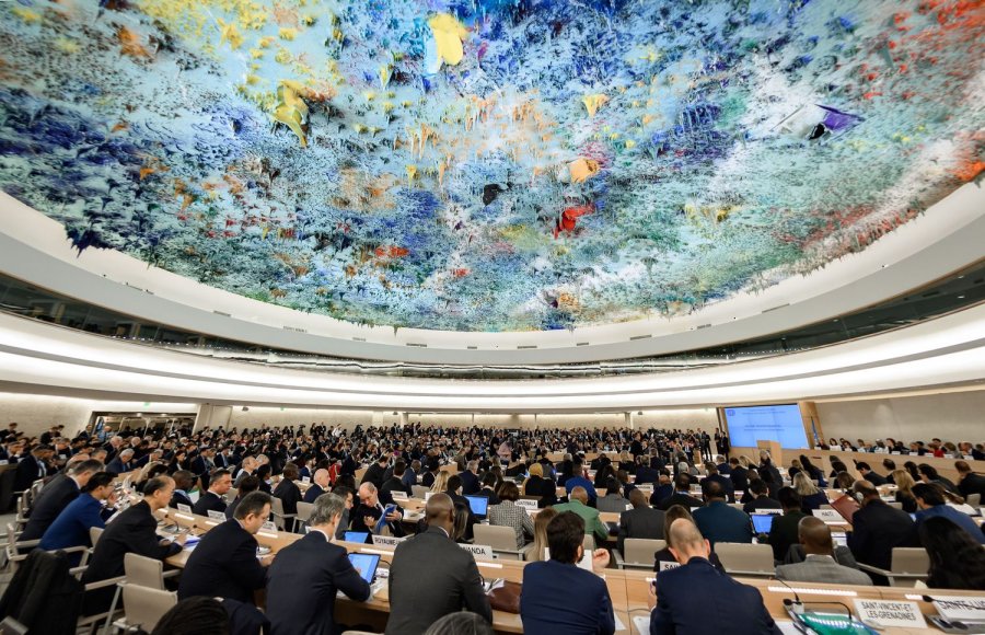 FOTO FABRICE COFFRINI / GETTY IMAGES / EL PAIS ESCENARIO. El Consejo de Derechos Humanos de la ONU reunido en Ginebra, el 24 de febrero pasado, bajo la c&uacute;pula pintada por Miquel Barcel&oacute;.