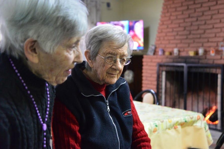 FOTO GOB. STA. FE ADULTOS MAYORES. Provincia cuenta con 20 residencias oficiales, en la que viven 383 adultos mayores; y 50 residencias privadas con 1327 personas.