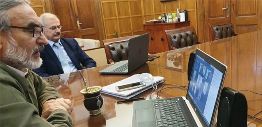 FOTO INTERNET DIALOGO VIRTUAL. De un lado el ministro de Agricultura, Ganadería y Pesca.