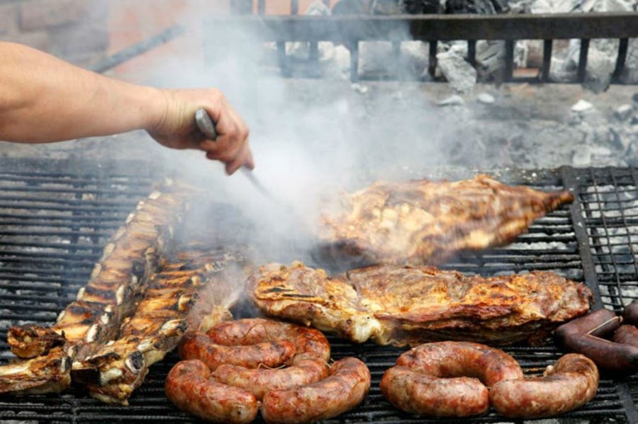 IMAGEN INTERNET ASADO. La cuarentena trajo cambios para el consumo.  IMAGEN INTERNET CORTES. Ocho de diez argentinos privilegian la búsqueda de ofertas.