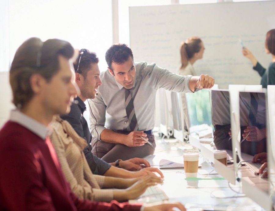 IMAGEN INTERNET TERRENO DIGITAL. Aquí se concreta una importante actividad.  INAGEN INTERNET COMUNICACION. Las entrevistas ya no son personales.