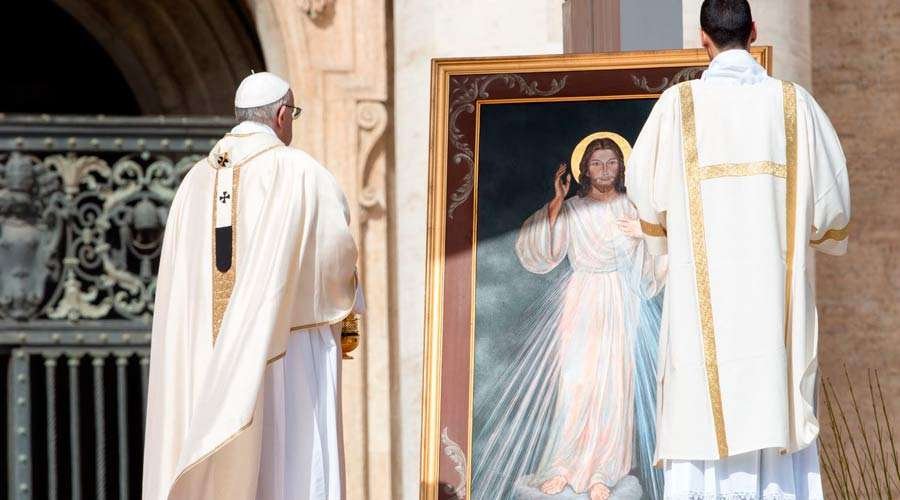 FOTO ACI PRENSA// DIA DE LA MISERICORDIA// El Papa Francisco en el inicio de la celebraci&oacute;n.