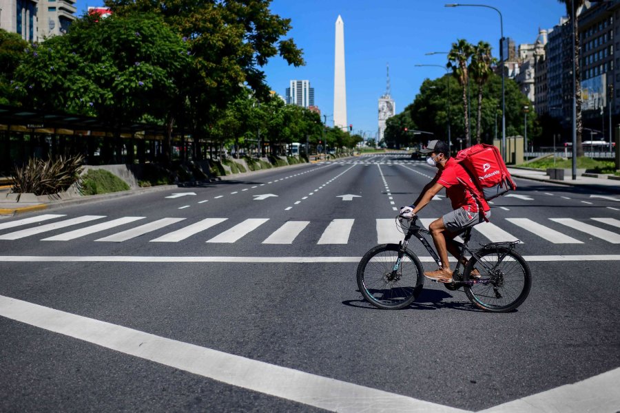FOTO ARCHIVO CIUDADES SIN AUTOS. Por varias semanas, los autos se quedaron en la cochera como las personas en sus casas.