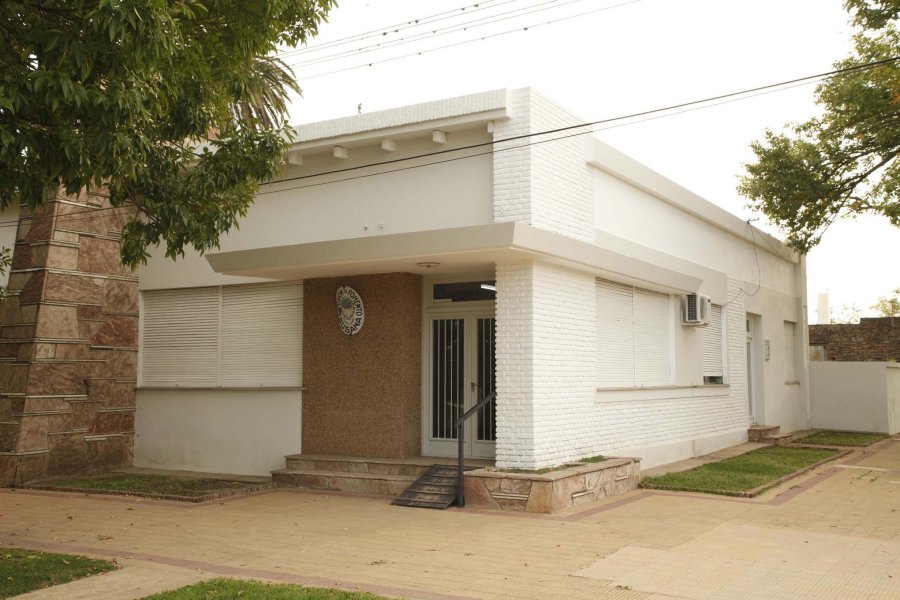 FOTO PRENSA AC// EDIFICIO COMUNAL// Un proyecto de Ley elaborado por el senador Alcides Calvo propone recategorizar la Comuna local.