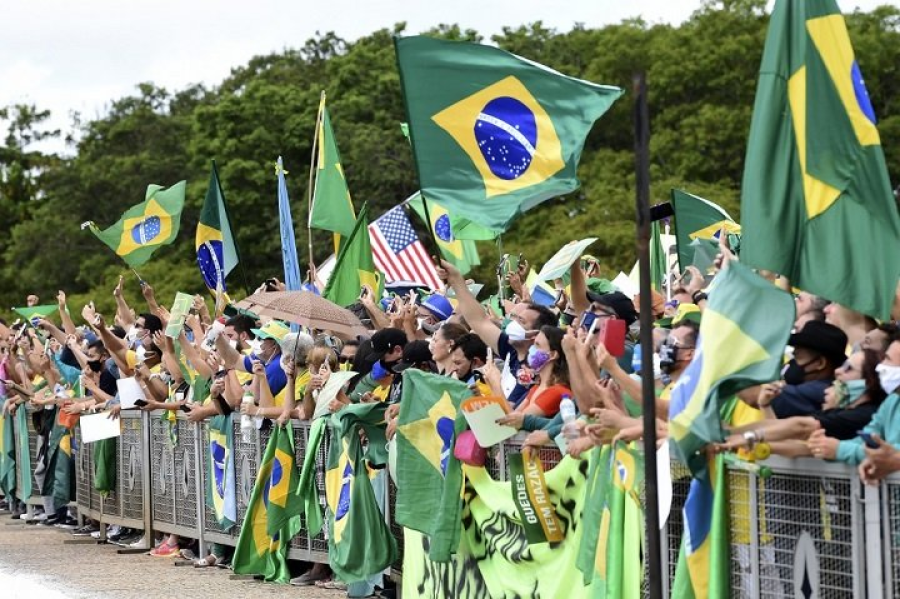FOTO AFP DESOCUPADOS. Reclamando por la fuerte ca&iacute;da de empleos en Brasil.