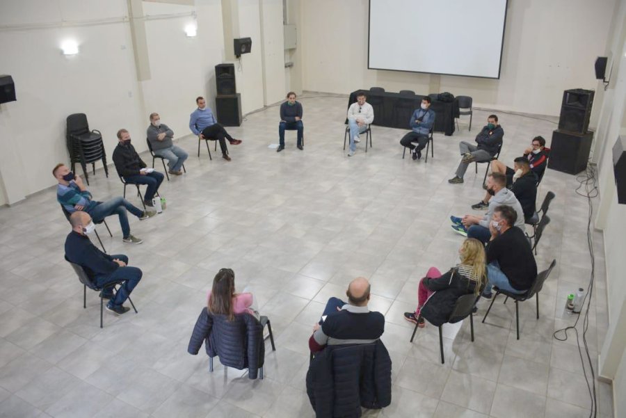 FOTO COMUNICACION// ENCUENTRO.//  Un instante de la reuni&oacute;n celebrada el pasado viernes.