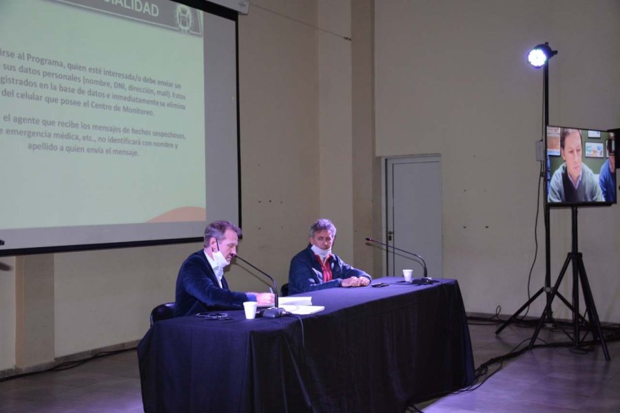 FOTO MUNICIPALIDAD/ Gonzalo Toselli, intendente y Daniel Bernini, titular de la Agencia Municipal de Seguridad. Se incorpora al Plan Integral de Seguridad. Sunchales es la primera ciudad santafesina en aplicarla.