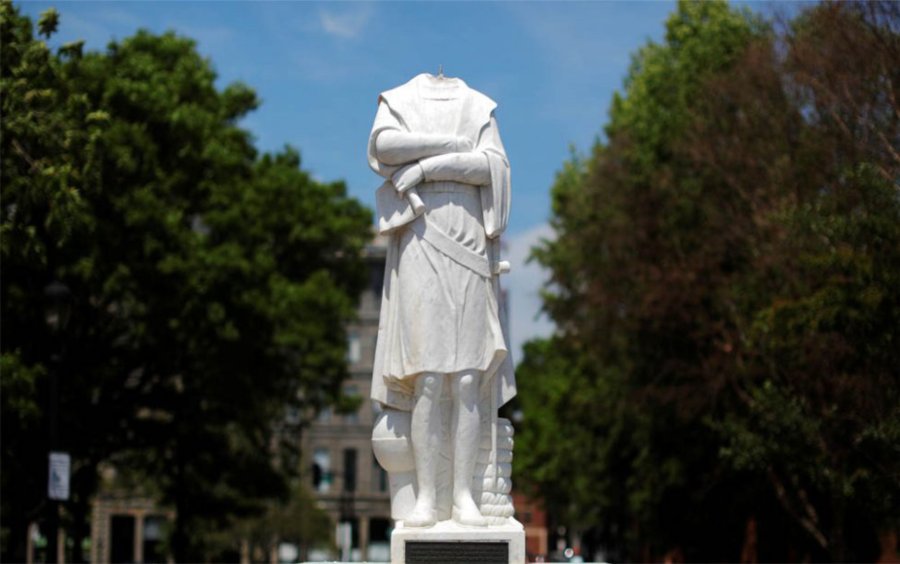 FOTO ARCHIVO COLON. Una estatua decapitada en Boston.