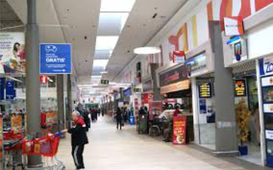 FOTO AFP EN SAN PABLO. Uno de los centros comerciales que volvi&oacute; a funcionar.