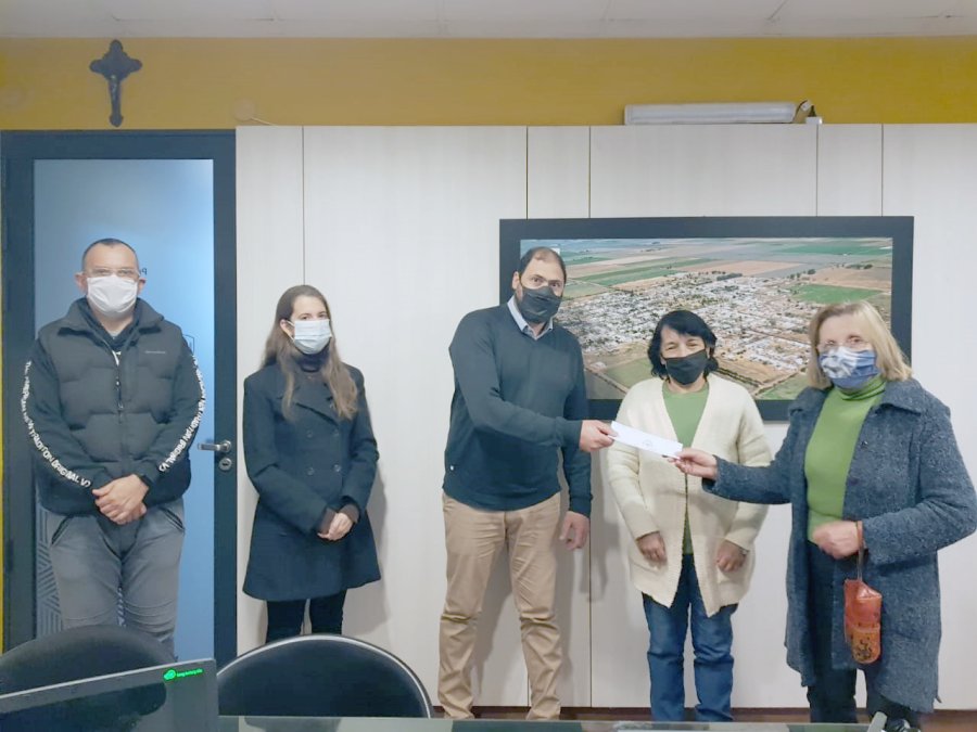 FOTO PRENSA COMUNA// APORTE PARA EL SAMCo.// Instantes en que la  Comuna efectiviz&oacute; la Tasa Asistencial al SAMCo. PLANTA DE BIODISEL// Se reimpulsa el proyecto de producci&oacute;n de combustible.