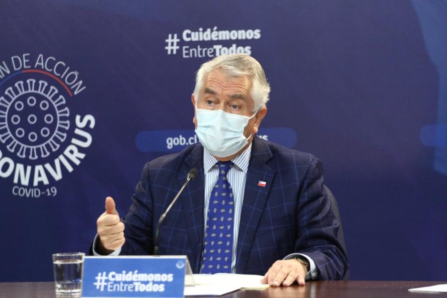 FOTO AFP MINISTRO. Enrique Paris inform&oacute; sobre los casos de coronavirus en Chile.