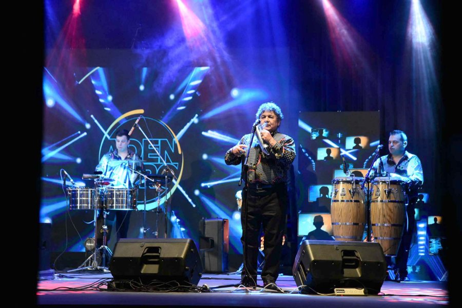 FOTO SCS// LA SEGUIMOS EN VIVO.// La m&uacute;sica santafesina se replic&oacute; en los cuatro puntos cardinales.