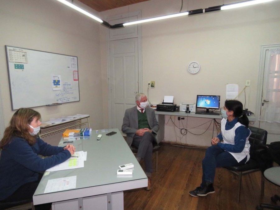 FOTO PRENSA MUNICIPALIDAD// EN LA ESCUELA.// Susana Borgonovo, Hugo Boscarol y Alicia Gerber, durante reciente encuentro.