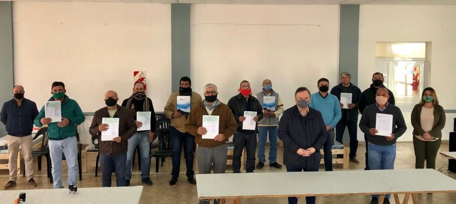 FOTO PRENSA FM// CONVENIOS// Fueron celebrados con nueve Comunas. PARTICIPANTES// Las autoridades que participaron del reciente acto.
