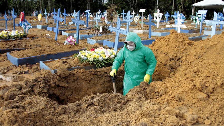 FOTO AFP SAN PABLO. Un nuevo cementerio se habilit&oacute; para las v&iacute;ctimas de Covid-19.