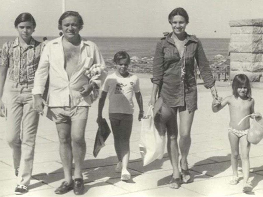 FOTO TELESHOW// FAMILIA// Tato y Berta y sus tres hijos en vacaciones.