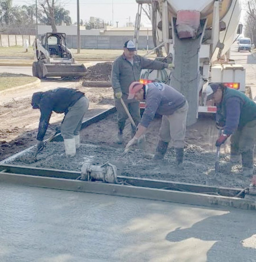 FOTO PRENSA COMUNA// EMPRENDIMIENTO// Jos&eacute; Barbero donde funcionar&aacute; la fuente laboral. PAVIMENTO//Se inici&oacute; la obra en Roque S&aacute;enz Pe&ntilde;a. PREENSAMBLADO//La EPE est&aacute; sustituyendo el actual tendido el&eacute;ctrico.