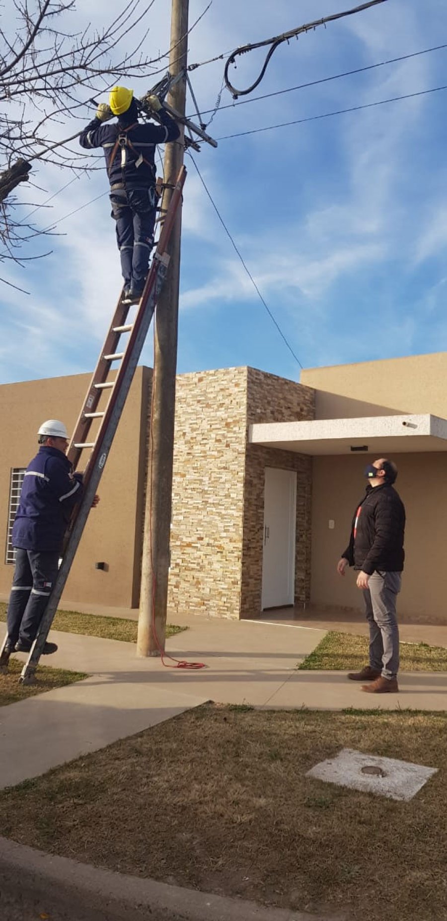 FOTO PRENSA COMUNA// EMPRENDIMIENTO// Jos&eacute; Barbero donde funcionar&aacute; la fuente laboral. PAVIMENTO//Se inici&oacute; la obra en Roque S&aacute;enz Pe&ntilde;a. PREENSAMBLADO//La EPE est&aacute; sustituyendo el actual tendido el&eacute;ctrico.