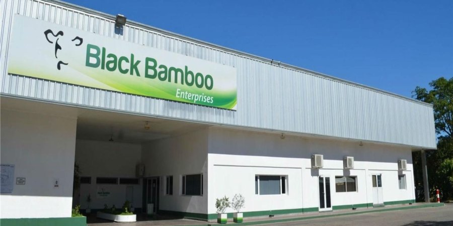 FOTO INTERNET ESCENARIO. Aquí se capacita laboralmente a gran cantidad de jóvenes.  FOTO INTERNET CAPACITACION. Estudiantes que realizan las prácticas en el frigorífico.