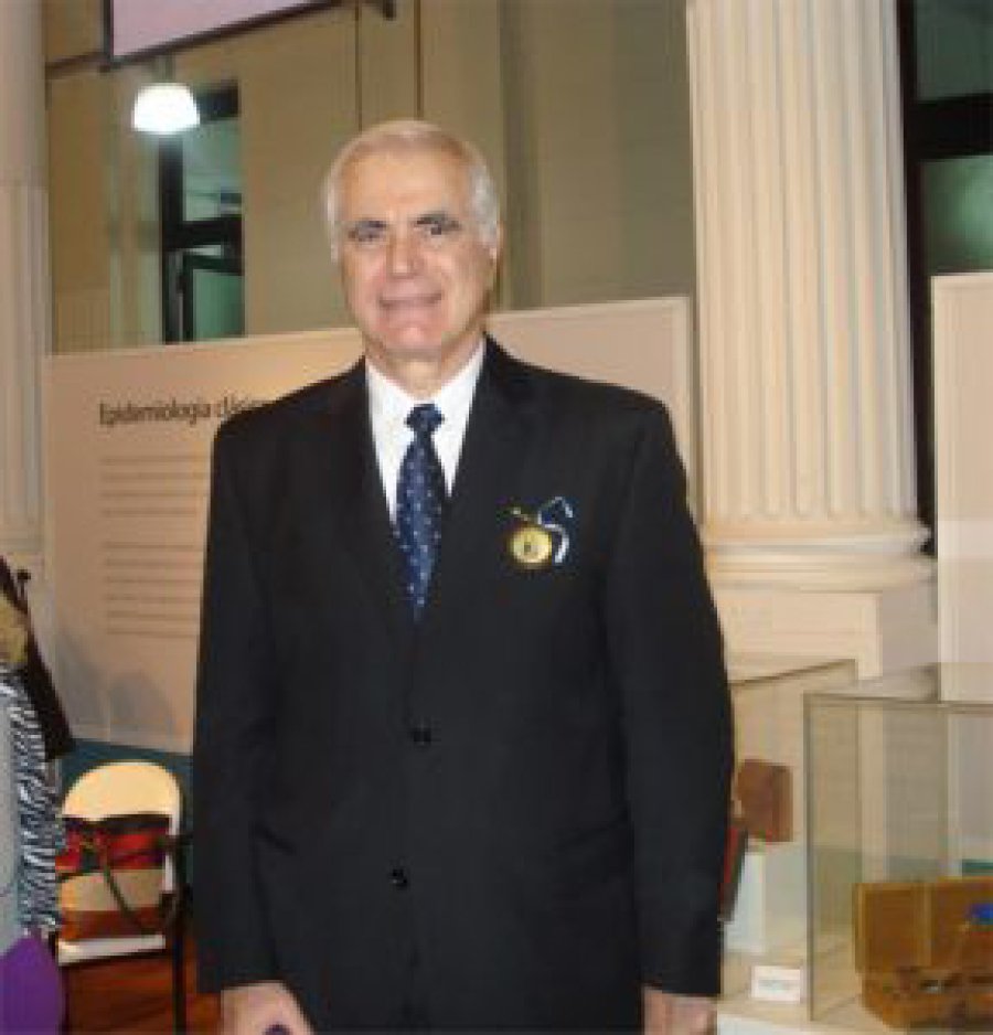 ADRI&Aacute;N ESCUDERO