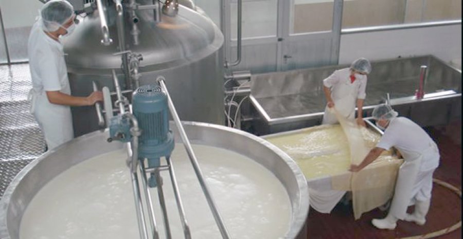 FOTO INTERNET SAPUTO. Determinó un aumento de 30 centavos por litro a  sus productores.  FOTO ARCHIVO INDUSTRIA LACTEA. Varias empresas aumentaron el precio.