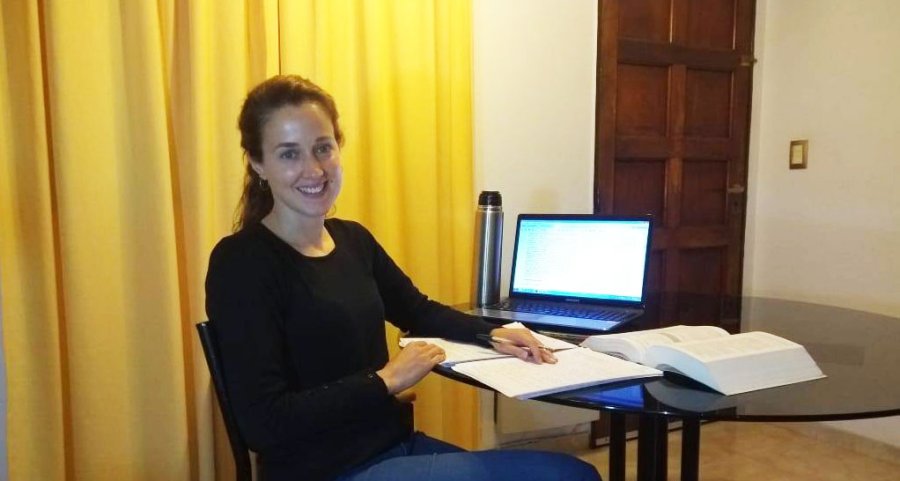 FOTO INTERNET VACAS. Se trabaja para fortalecer el sistema inmune.  FOTO INTERNET GEORGINA TIRABOSCHI. Dijo que se trabaja en alternativas terapéuticas.