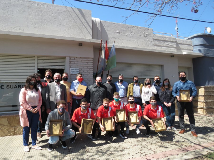 FOTO PRENSA MUNICIPALIDAD// RECONOCIMIENTO// Todos los participantes de la ceremonia desarrollada ayer por la ma&ntilde;ana.