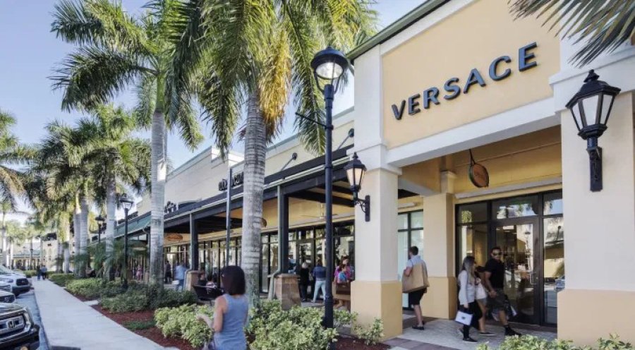 FOTO AFP SHOPPING. Uno de las tradicionales paseos de compras de Miami.