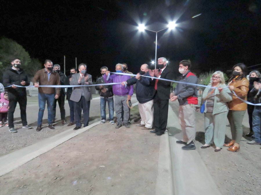 FOTO PRENSA MUNICIPALIDAD// CONTINUACI&Oacute;N./ La obra ejecutada en el barrio San Miguel. CINTAS./ Las autoridades procedieron  a la inauguraci&oacute;n.