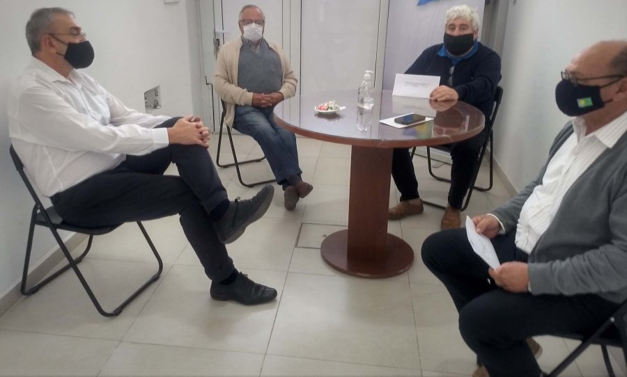 FOTO PRENSA AC// RECURSOS// Calvo, Michelini, Fessia y Far&iacute;as durante la entrega.