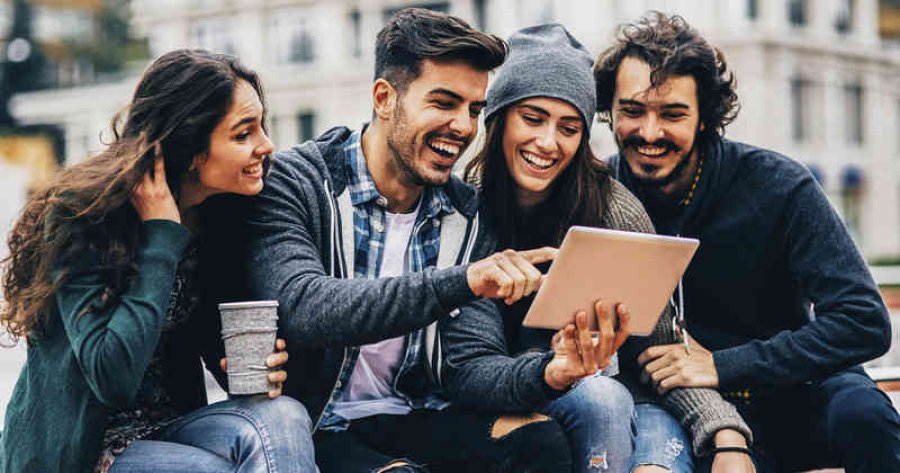MILLENIALS// El celular como herramienta de informaci&oacute;n.