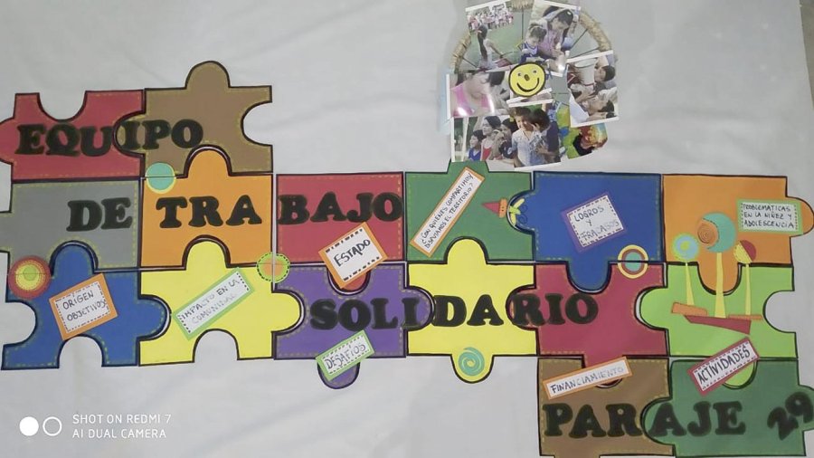 FOTO TELAM// HABITANTES// Un grupo de ni&ntilde;os de la localidad exhibiendo pancartas. PROYECTO. Propone la construccci&oacute;n de un vivero comunitario.