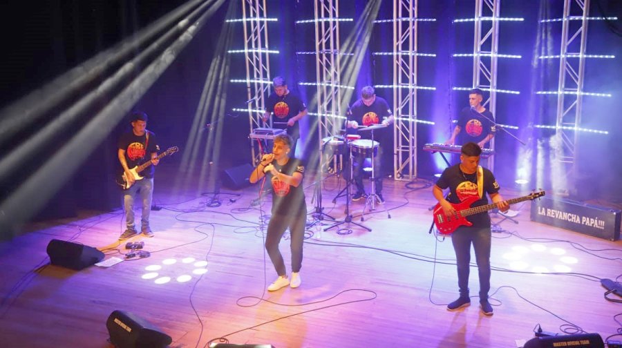 FOTO SCS// LA SEGUIMOS EN VIVO. Una de las bandas que anim&oacute; el &uacute;ltimo encuentro.