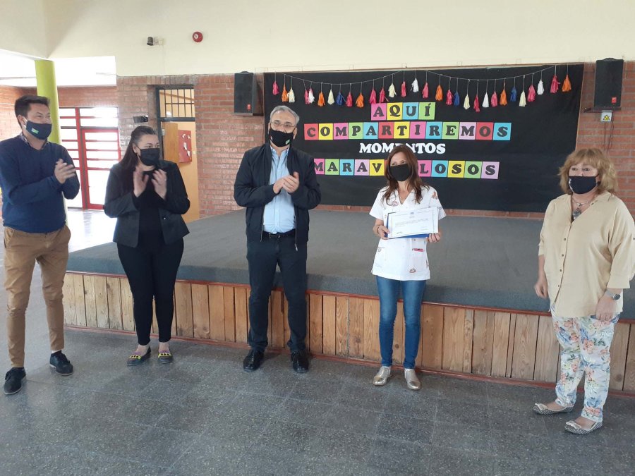 FOTO PRENSA AC// EN FRONTERA// En instantes en que recibi&oacute; la ayuda monetaria el Jard&iacute;n Madre Teresa de Calcuta.