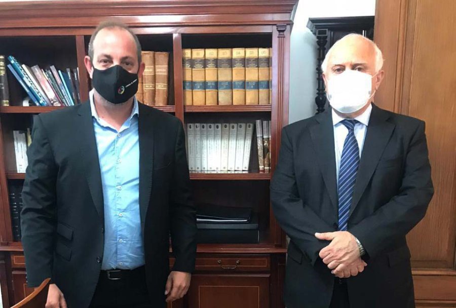 FOTO PRENSA P. PINOTTI// CON LIFSCHITZ.  Respetando los protocolos  que exige la pandemia, Alejandro Ambort se entrevist&oacute; con el presidente de la C&aacute;mara de Diputados.