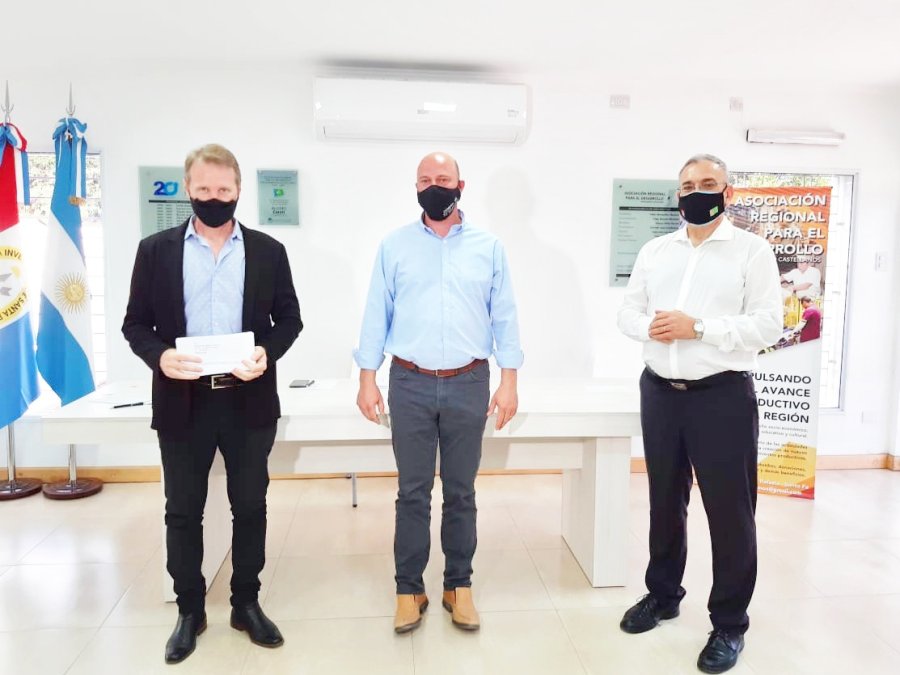FOTO PRENSA AC// ENTREGA.  Gonzalo Toselli, Sebasti&aacute;n Ranca&ntilde;o y Alcides Calvo.