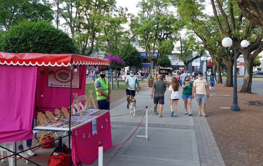 FOTO CP// PRIMERA JORNADA.  Tal como fuera anunciado ayer se llev&oacute; a cabo la primera realizaci&oacute;n de Plaza Feria.