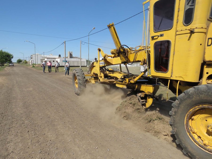 FOTO PRENSA MUNICIPALIDAD// CORDON CUNETA. Se iniciaron los trabajos en calle 25 de Mayo.
