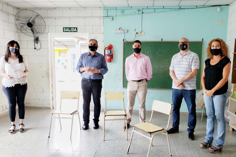FOTO AC// APORTES ECONOMICOS//Alcides Calvo, Fernando Cattaneo, Flavio Gonz&aacute;lez y Marilina Grande durante el acto.
