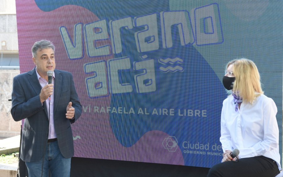 FOTO CP// LANZAMIENTO// Luis Castellano y Amalia Galantti durante la presentaci&oacute;n.