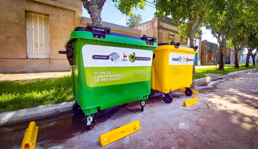FOTO PRENSA COMUNA// CONTENEDORES// Los dos primeros fueron instalados en Av. San Mart&iacute;n.