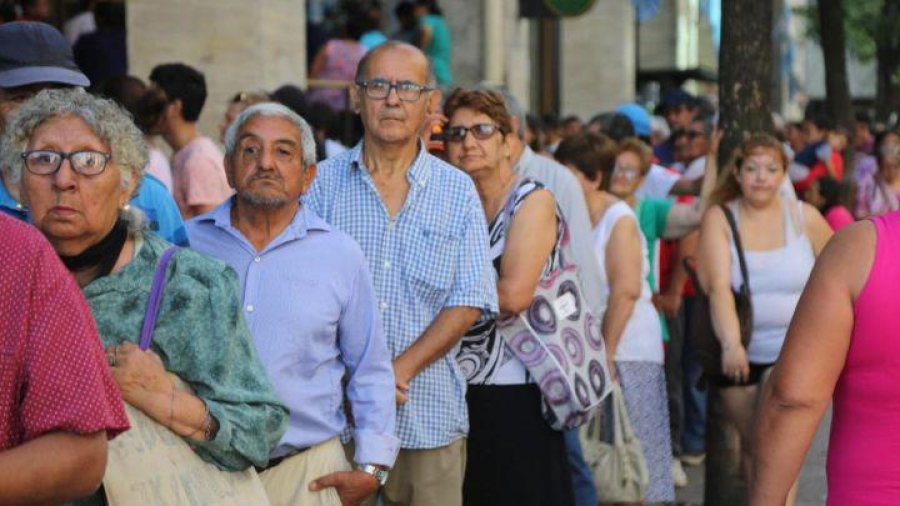 FOTO ARCHIVO.  JUBILADOS.  Una importanta cantidad recibir&aacute; bonos.