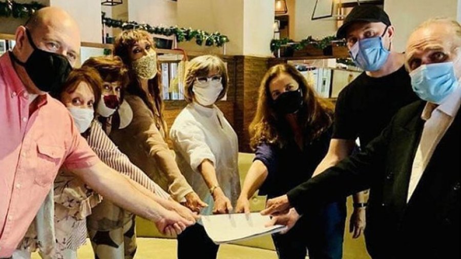 FOTO INSTAGRAM// BRUJAS 2021. Con Mar&iacute;a Leal y Sandra Mihanovich, el elenco sella su compromiso para una nueva versi&oacute;n del cl&aacute;sico teatral.