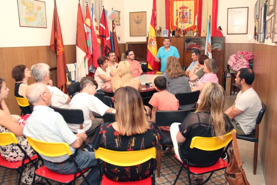FOTOPRENSA CENTRO GALLEGO// REUNI&Oacute;N FUNDACIONAL// El encuentro que dej&oacute; constituida la nueva instituci&oacute;n. DAR DE CORAZ&Oacute;N// La ONG  beneficiada con la colecta del Centro.