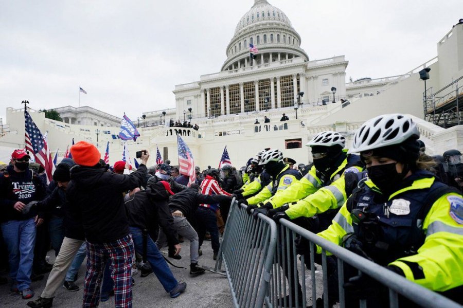 FOTO NA WASHINGTON. Declararon toque de queda ayer por la tarde.