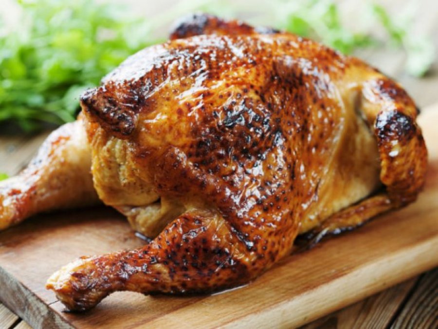 FOTO INTERNET CARNE VACUNA. En 15 años, el consumo cayó de 70 a 50 kilos anuales por persona.   FOTO INTERNET CONSUMO DE POLLO.  Llegó a los 50 kilos y equiparó al de la carne vacuna.