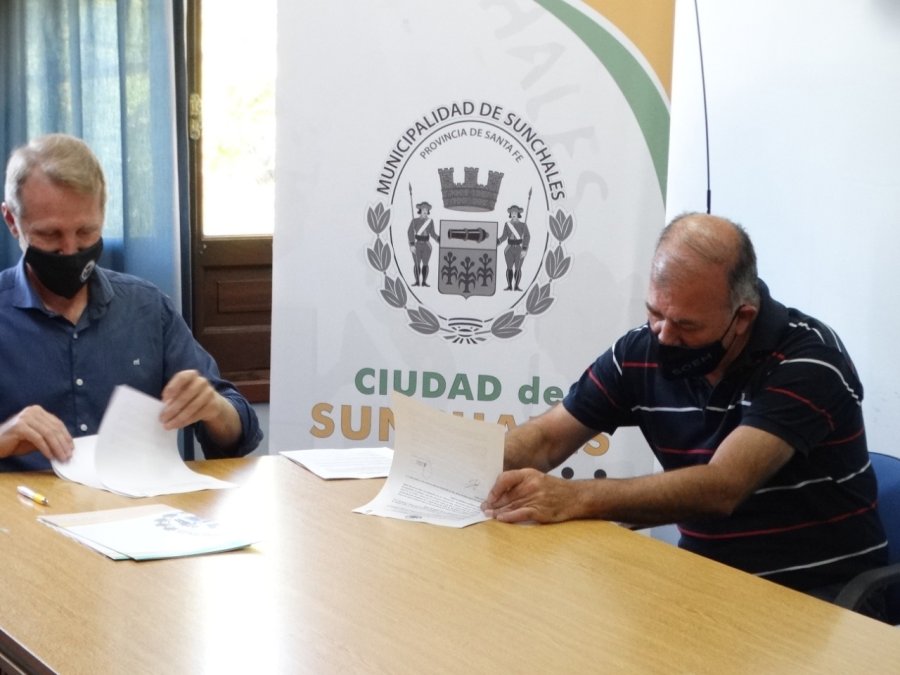 FOTO PRENSA SOEM// ACUERDOS. Gonzalo Toselli y Adri&aacute;n Bertolini al momento  de celebrar los acuerdos.