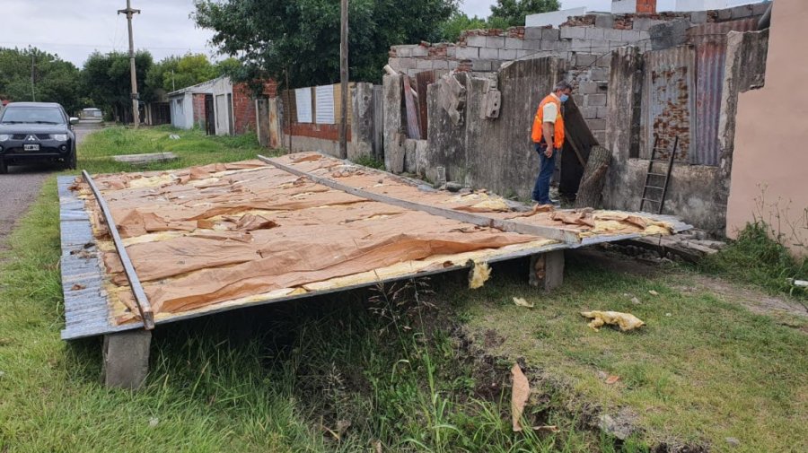 FOTO SCS// DESTROZOS. En diversas poblaciones el fen&oacute;meno clim&aacute;tico afect&oacute; a viviendas.