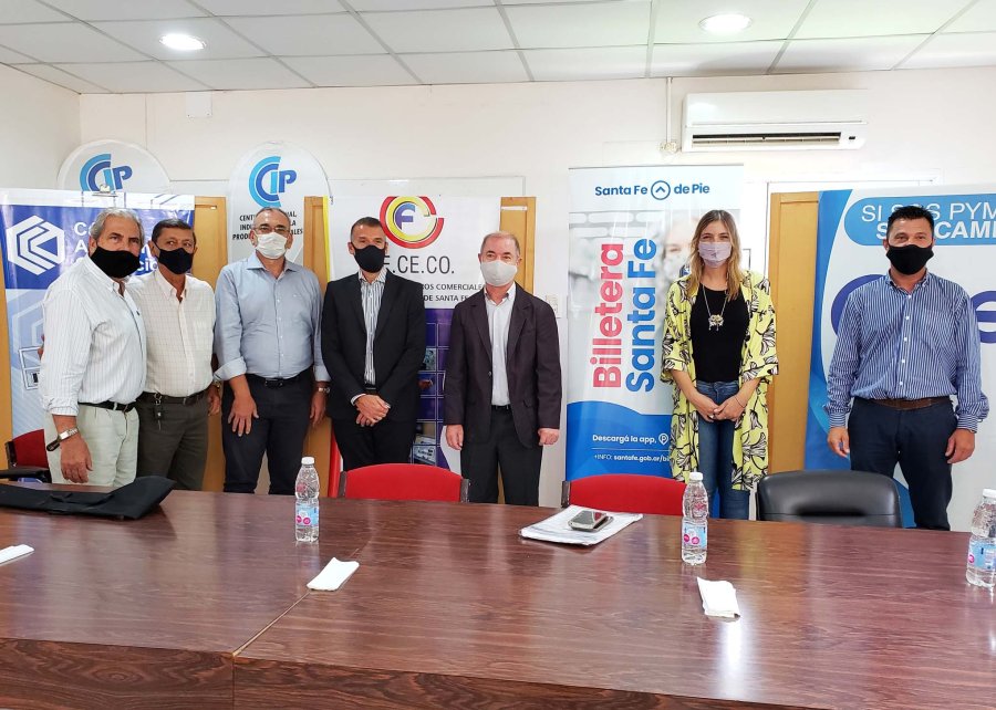 FOTO AC// EN HUMBERTO PRIMO. Las autoridades que participaron del lanzamiento. EN SUNCHALES. Un momento del encuentro en el Centro Comercial, Industrial y de la Producci&oacute;n.