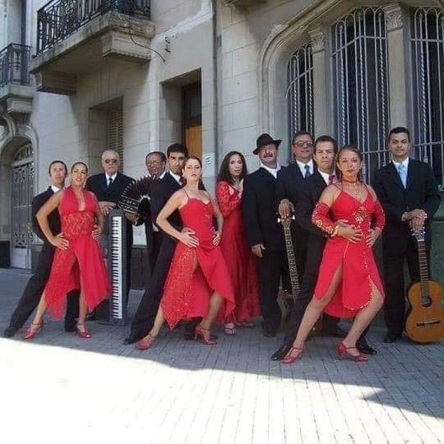 FOTO FACEBOOK// ARGENTINA TANGO FOLK// La compa&ntilde;&iacute;a art&iacute;stica tuvo brillantes giras por el viejo continente.